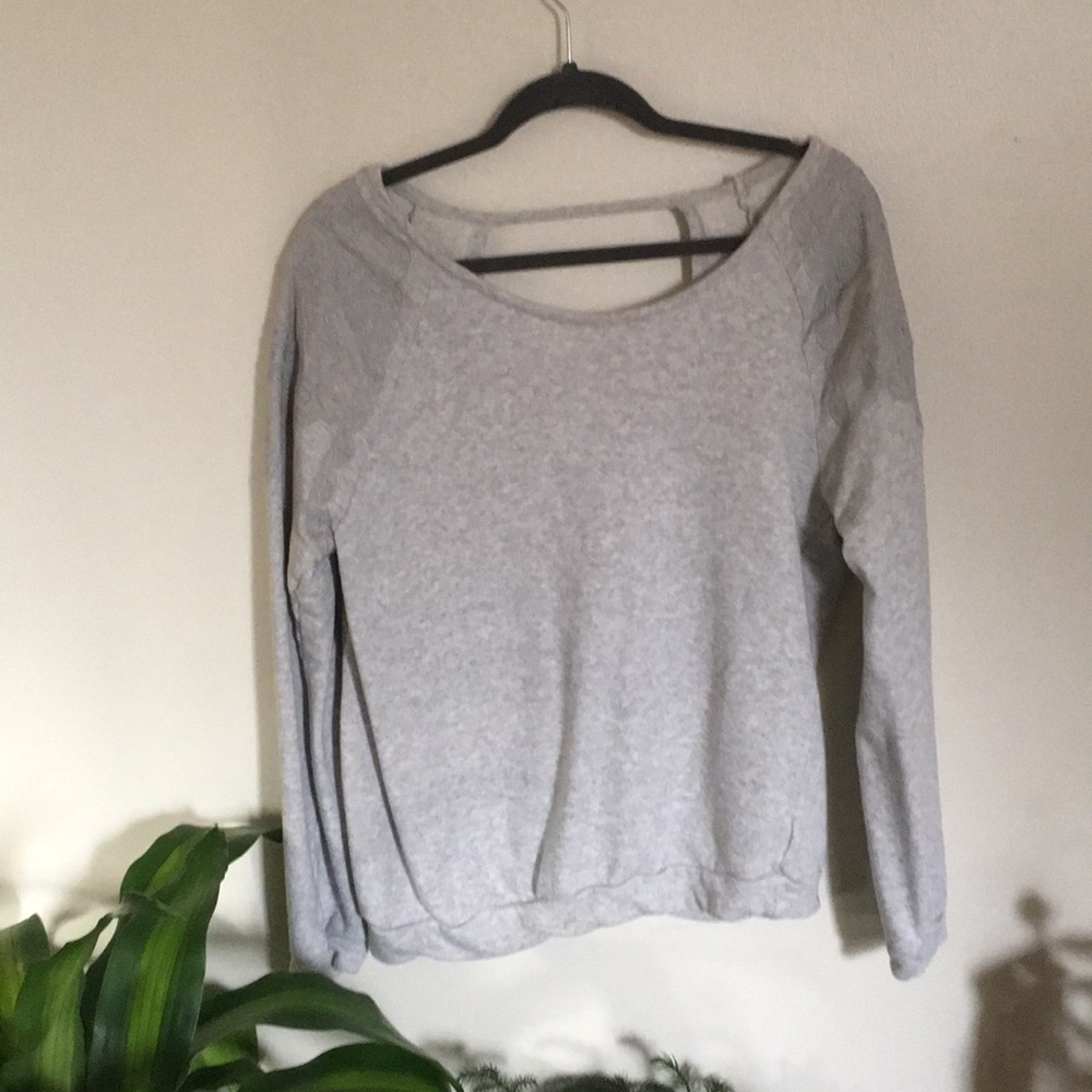 Women’s Francesca’s open back sweatshirt, sz L
